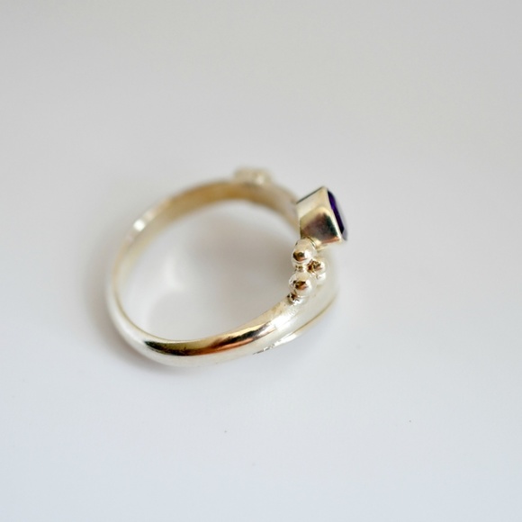 Sterling Silver & Amethyst Ring - Picture 5 of 7